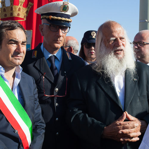 Lapide commemorativa installata nel 2011 sul lungomare Cristoforo Colombo di Villagrazia di Carini (Palermo) per ricordare l'omicidio dell'agente Nino Agostino e della moglie